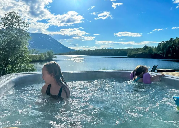Fairytale Staycation - Jacuzzi, Boat & Sauna Bjorkli