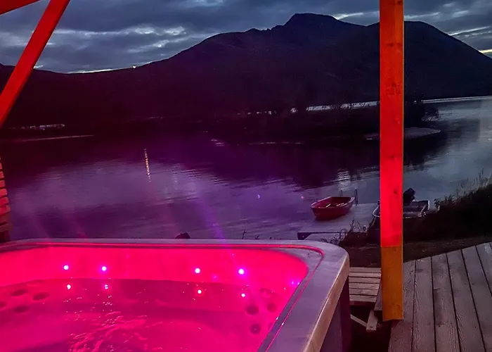 Fairytale Staycation - Jacuzzi, Boat & Sauna Bjorkli